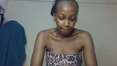 Snapshot of freaky_beauty chatting on June 18, 4:35 am freaky_beauty online show from June 18, 4:35 am