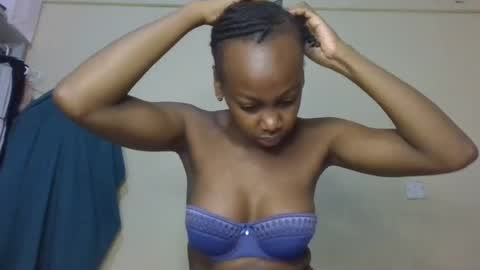Snapshot of freaky_beauty chatting on June 19, 3:11 am freaky_beauty online show from June 19, 3:11 am