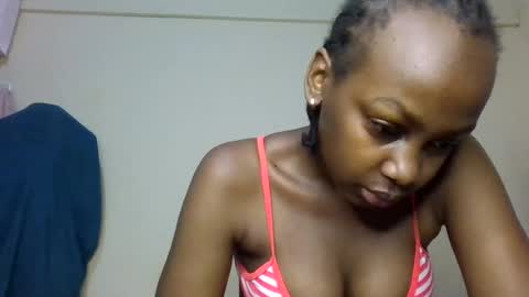 Snapshot of freaky_beauty chatting on July 10, 2:49 am freaky_beauty online show from July 10, 2:49 am
