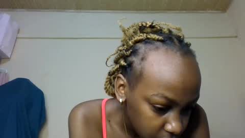 Snapshot of freaky_beauty chatting on July 23, 7:06 am freaky_beauty online show from July 23, 7:06 am