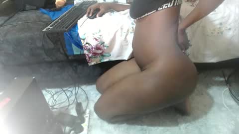 freakycoco1 online show from April 16, 10:23 pm