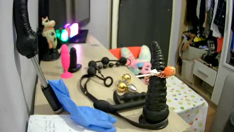 Hell In Us online show from January 14, 1:00 am