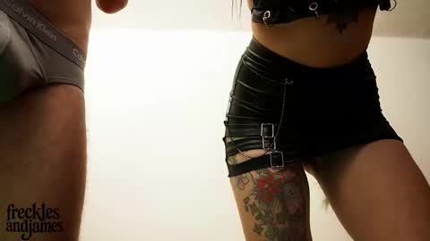 frecklesandjames online show from November 23, 5:46 pm