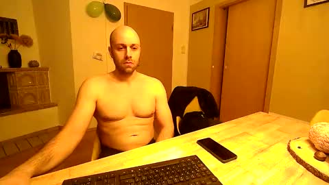 freddow online show from October 18, 8:20 pm