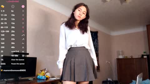 Mia online show from November 15, 6:22 am