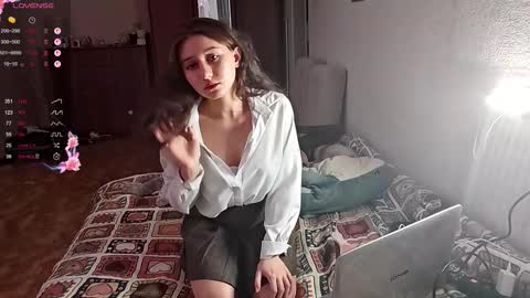 Mia online show from November 26, 1:34 pm