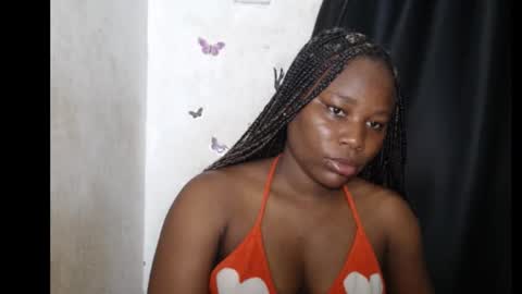 Snapshot of frekkymorelle chatting on December 1, 5:12 am frekkymorelle online show from December 1, 5:12 am