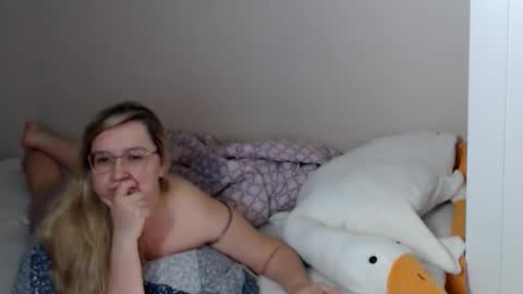 Snapshot of frelina chatting on November 6, 7:37 pm frelina online show from November 6, 7:37 pm