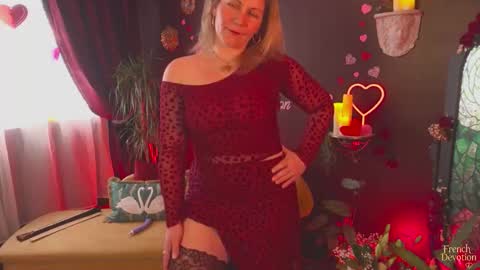 Snapshot of french_devotion chatting on February 14, 1:41 pm Louise or Lou 3 online show from February 14, 1:41 pm