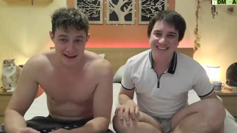 Snapshot of frenchhornybibs chatting on March 4, 8:27 pm French Horny Bibs online show from March 4, 8:27 pm