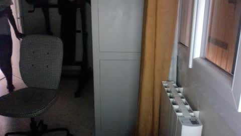 Snapshot of frenchie_bbc chatting on February 16, 10:43 am Trezaza online show from February 16, 10:43 am