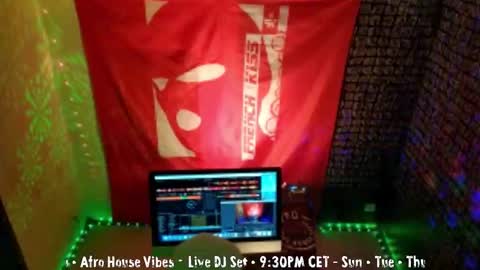 frenchkissdjfk online show from December 16, 5:07 pm