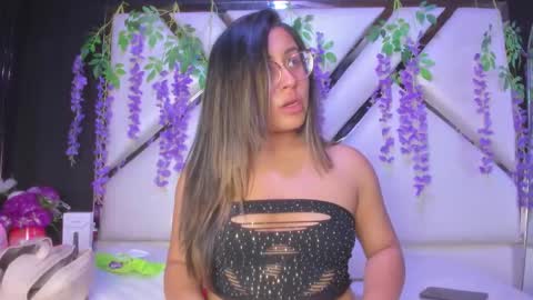 Snapshot of freya_miller_ chatting on April 28, 3:33 am Freya online show from April 28, 3:33 am