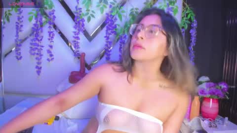 Snapshot of freya_miller_ chatting on May 6, 3:57 am Freya online show from May 6, 3:57 am
