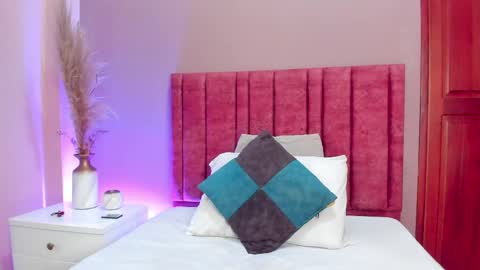 Freya Cameron online show from June 3, 2:33 pm