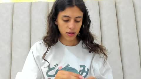 FreyaMoller  online show from April 14, 7:20 pm