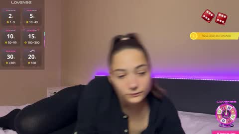 Snapshot of freyaoliver chatting on October 14, 11:22 am FreyaOliver online show from October 14, 11:22 am