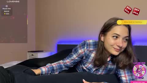 Snapshot of freyaoliver chatting on October 15, 9:15 pm FreyaOliver online show from October 15, 9:15 pm