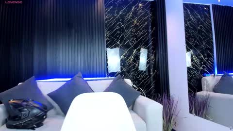 Snapshot of freyja_sweet_ chatting on October 31, 12:17 pm Freyja Sweet online show from October 31, 12:17 pm