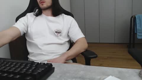 Snapshot of fri3nd69 chatting on February 13, 11:04 pm Leslie online show from February 13, 11:04 pm