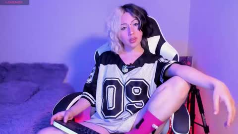 Snapshot of frida_lassi_ chatting on October 5, 11:02 pm frida_lassi_ online show from October 5, 11:02 pm