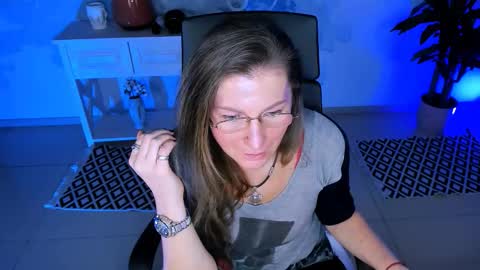 Frida Tander online show from November 29, 5:21 am