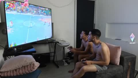 Snapshot of friendsbi_sextape chatting on December 28, 12:03 pm Bella Fran Steven and Pepe online show from December 28, 12:03 pm