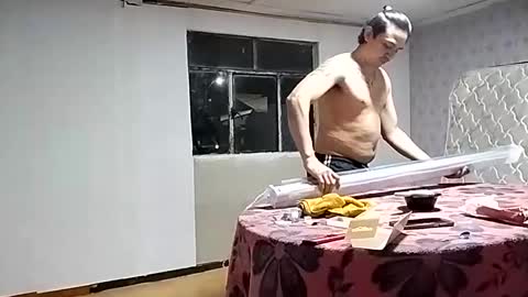 Snapshot of frizzy_girl chatting on December 12, 2:37 am Frizzy girl online show from December 12, 2:37 am