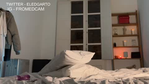 Snapshot of fromedcam chatting on December 18, 5:04 am ED online show from December 18, 5:04 am