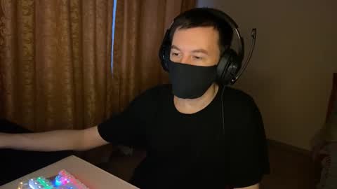 Snapshot of froztai chatting on December 17, 5:24 am froztai online show from December 17, 5:24 am