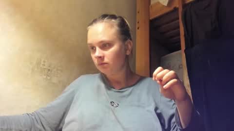 Snapshot of frumcake chatting on January 20, 2:11 am FrumCake online show from January 20, 2:11 am