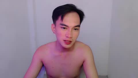 Snapshot of fuckboy_zachxx chatting on February 20, 3:45 am online show from February 20, 3:45 am