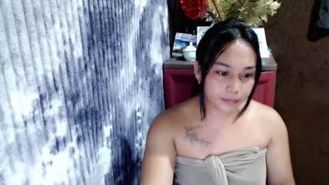 ITS ME CRYSTAL online show from May 12, 3:58 am
