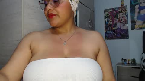 Snapshot of fucking_temptation1 chatting on October 11, 1:38 am Mia and Gary online show from October 11, 1:38 am