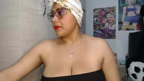 Snapshot of fucking_temptation1 chatting on November 2, 1:52 am Mia and Gary online show from November 2, 1:52 am