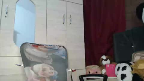 Mia and Gary  online show from March 7, 1:24 am