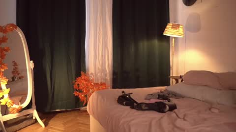 Snapshot of fuckingtoy_ chatting on October 17, 2:08 pm Eva         all my links   online show from October 17, 2:08 pm