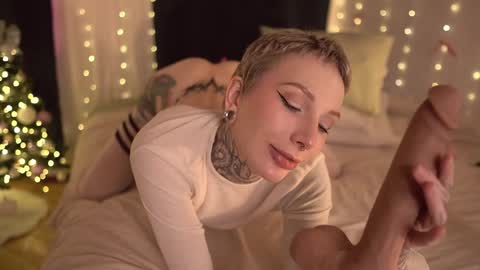 Eva         all my links   online show from December 5, 1:31 pm