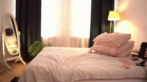 Snapshot of fuckingtoy_ chatting on June 20, 2:42 pm Eva all my links online show from June 20, 2:42 pm