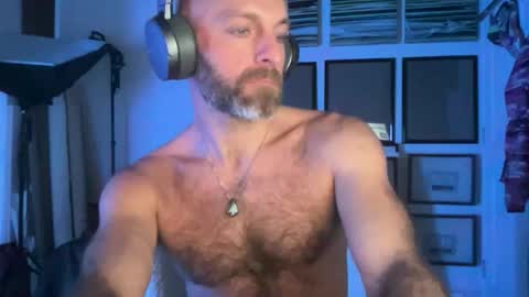 Snapshot of fuhzee chatting on November 18, 11:37 pm FuhZee online show from November 18, 11:37 pm