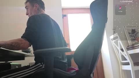 Snapshot of fullartofsex chatting on October 6, 10:34 am FullArtOfSex online show from October 6, 10:34 am