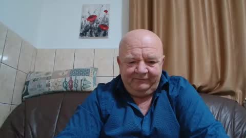 Snapshot of fullballs6 chatting on December 18, 3:37 am fullballs6 online show from December 18, 3:37 am