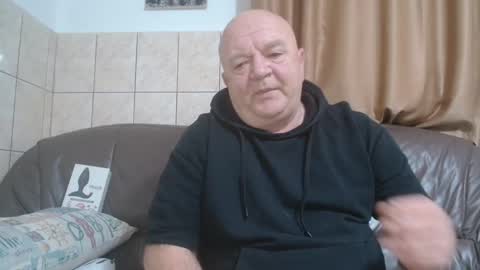 Snapshot of fullballs6 chatting on December 19, 3:07 am fullballs6 online show from December 19, 3:07 am