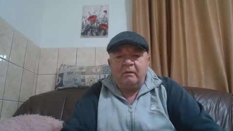 Snapshot of fullballs6 chatting on December 20, 11:47 pm fullballs6 online show from December 20, 11:47 pm