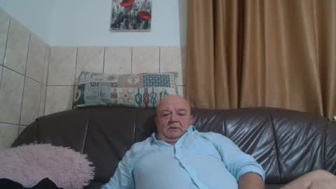 Snapshot of fullballs6 chatting on December 21, 2:52 am fullballs6 online show from December 21, 2:52 am