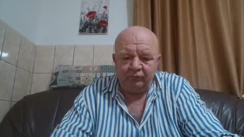 Snapshot of fullballs6 chatting on December 24, 1:27 am fullballs6 online show from December 24, 1:27 am