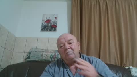 Snapshot of fullballs6 chatting on December 27, 3:31 am fullballs6 online show from December 27, 3:31 am