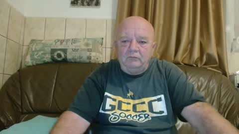 Snapshot of fullballs6 chatting on October 11, 2:55 am fullballs6 online show from October 11, 2:55 am