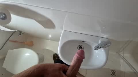 Snapshot of funfishing27 chatting on February 14, 12:51 am funfishing27 online show from February 14, 12:51 am