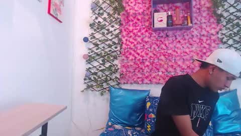 Snapshot of funny_and_horny chatting on September 25, 7:28 pm funny_and_horny online show from September 25, 7:28 pm